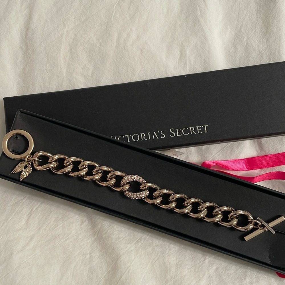 NEW Victoria Secret Chunky Bracelet